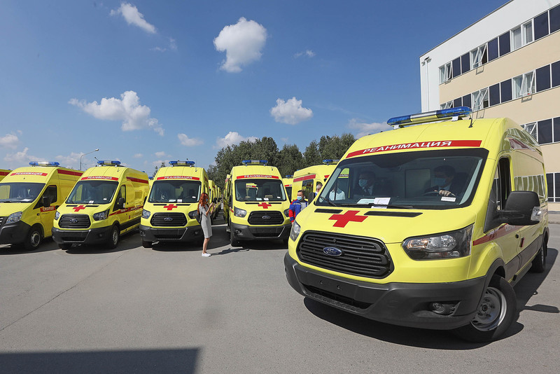 Новую машину «скорой» получила больница Каменска-Уральского — она оснащена максимальным набором оборудования, в т. ч. для детей от года