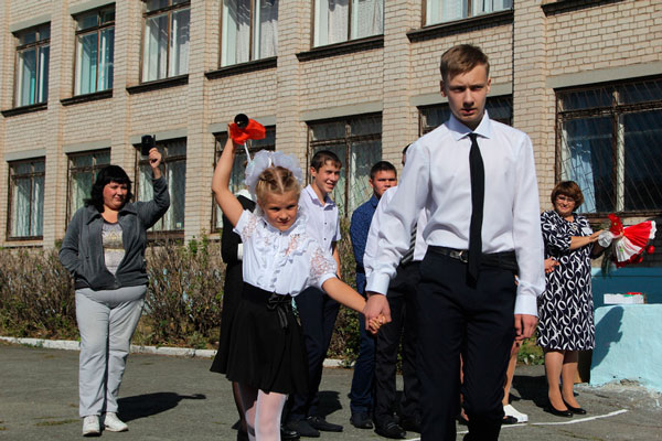 От Адыгеи и Североморска до Дальнего Востока: в новом учебном году каменские школы и детсады пополнились профессионалами со всей России