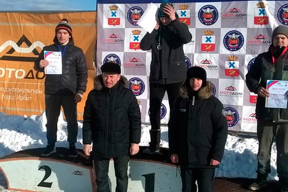 Мотогонщики из Каменска-Уральского показали, на что готовы ради женщин в день 8 марта - на состязании в Ирбите достигли успехов!