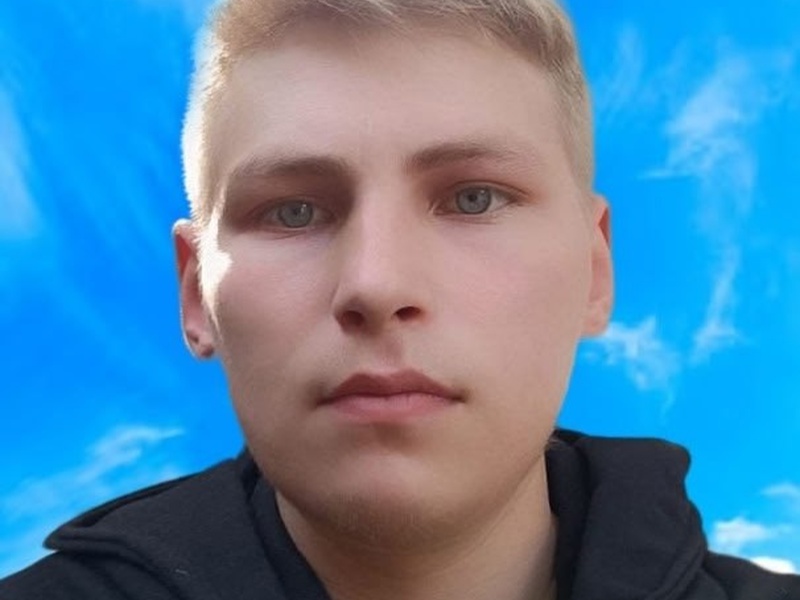 Ещё совсем молодой: в Каменске-Уральском проводят в последний путь Романа Моисеева | Церемония прощания с Романом Моисеевым: 26 сентября в Каменске-Уральском