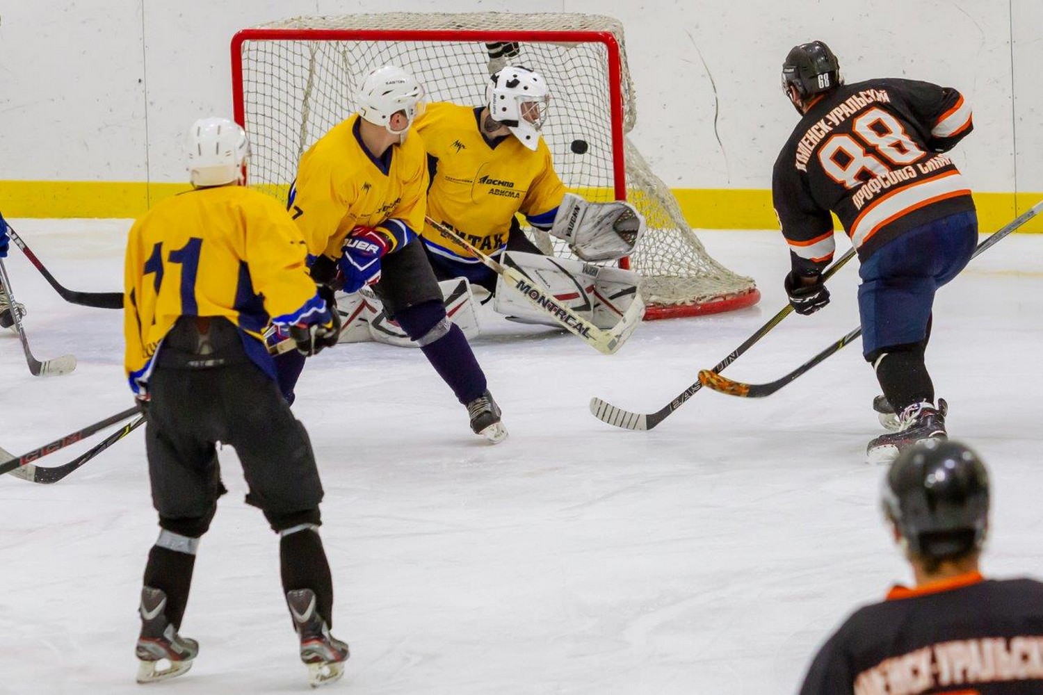 «Синара» сразилась с «Титаном» в Каменске: везение было на стороне у гостей, но… до определенного момента. Трибуны поддержали хозяев