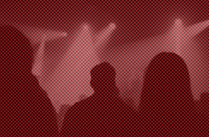 На концерте Шнурова в «Лужниках» два зрителя упали с высоты. Женщина погибла