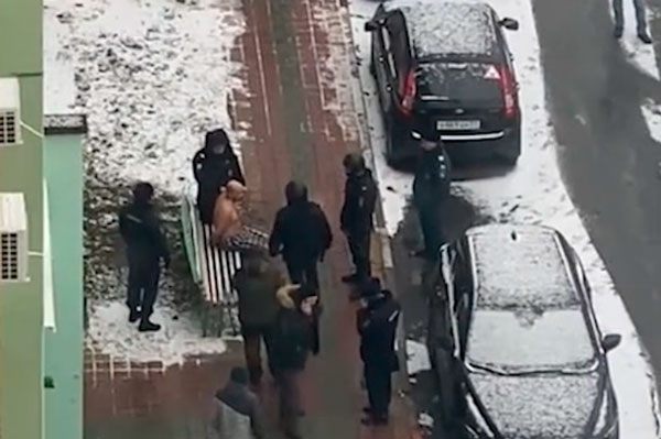 Белгородец задушил беременную жену на глазах у 10-летнего сына и выпрыгнул в окно, спасаясь бегством