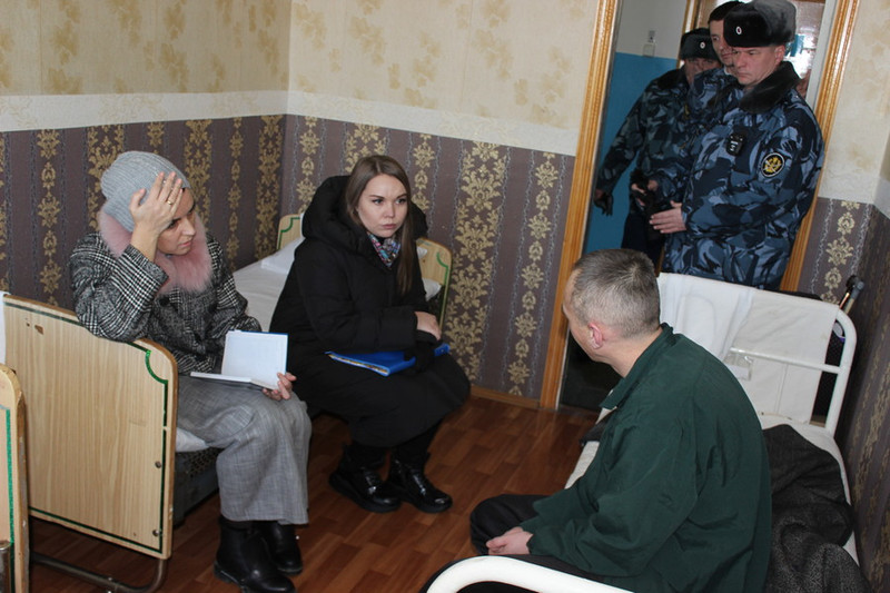 Замечаний не выявлено. Общественницы побывали в колонии Каменска-Уральского — зашли в столовую, в отряд к инвалидам, в медчасть