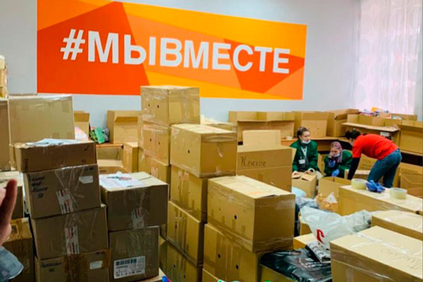 Каменцы отправили тонну собранного гуманитарного груза для жителей Донецка и Луганска — его везут в пункты временного размещения