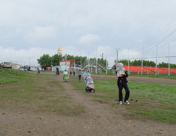 Экзамен на выносливость. Полторы тысячи жителей вышли на «Каменскую прогулку», полторы сотни, в том числе и мэр Шмыков, - на велосипедах