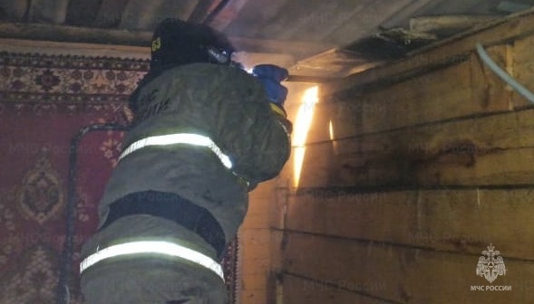 Ночью в Каменске-Уральском сгорела частная баня