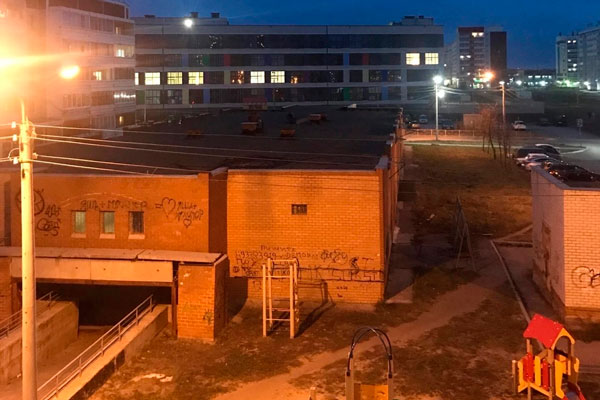 В Каменске-Уральском у прославленной школы "подрались" два семиклассника. Пострадавших нет