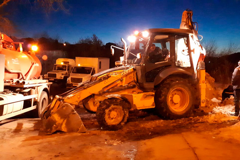 Коммунальная авария в Каменске-Уральском у Байновского моста: без воды остался целый микрорайон. Специалисты ремонт планируют на пятницу