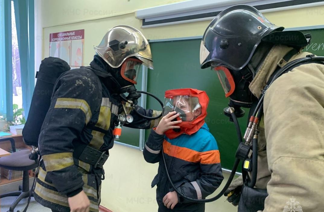 Огнеборцы провели урок пожарной безопасности в Екатеринбурге