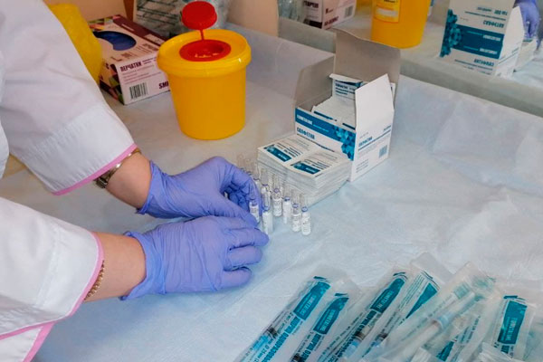 «Начался незначительный подъем». В Каменске-Уральском медики бьют тревогу и просят вакцинироваться от COVID-19