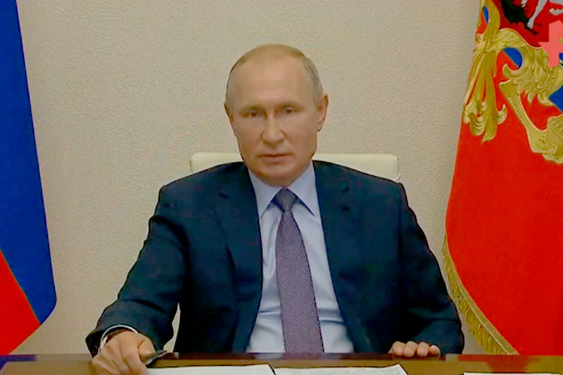 Путин об экономике: Если сидеть на одном месте, болото будет хлюпать