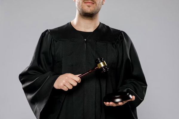 На Кубани осудили пенсионерку, которая ударила мужа ножом в сердце | Осудили краснодарскую пенсионерку, которая ударила мужа ножом в сердце