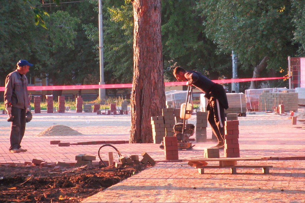 Мэр Каменска – на заседании областного правительства: «Благоустраиваем дворы, сквер Тимирязева, начали ремонтировать городской парк»