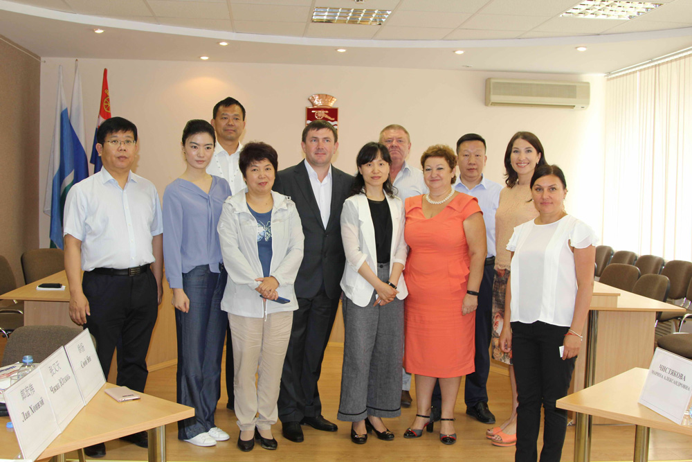 «Мы рады инвесторам», - не сдержался мэр Каменска, приветствуя китайцев, приехавших в город в рамках визита на выставку «Иннопром»