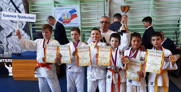 В областном состязании дзюдоистов выступили две команды из Каменска, одна выбилась в лидеры. «Каждый стал для себя лично чемпионом» В областном состязании дзюдоистов выступили две команды из Каменска, одна выбилась в лидеры. «Каждый стал для себя лично чемпионом»