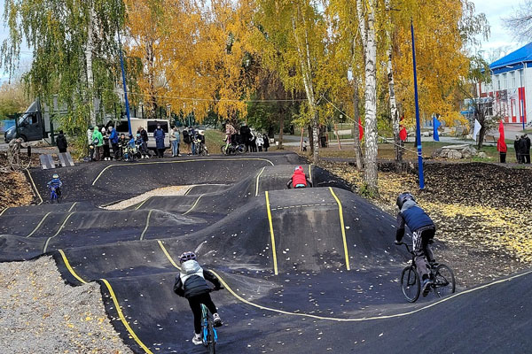 В Каменске-Уральском на территории лыжно-лодочной станции «Металлист» открыли новый памп-трек