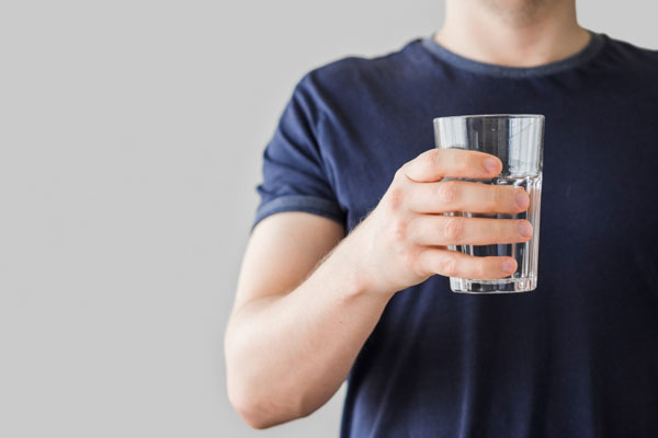 5 приятных способов избавиться от похмелья без минеральной воды