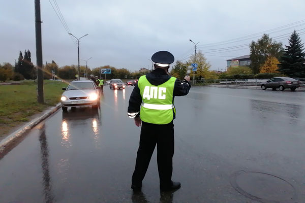 Почти 600 нарушений ПДД пресекли сотрудники ГИБДД Каменска-Уральского в период проведения профилактического мероприятия «Безопасная дорога»