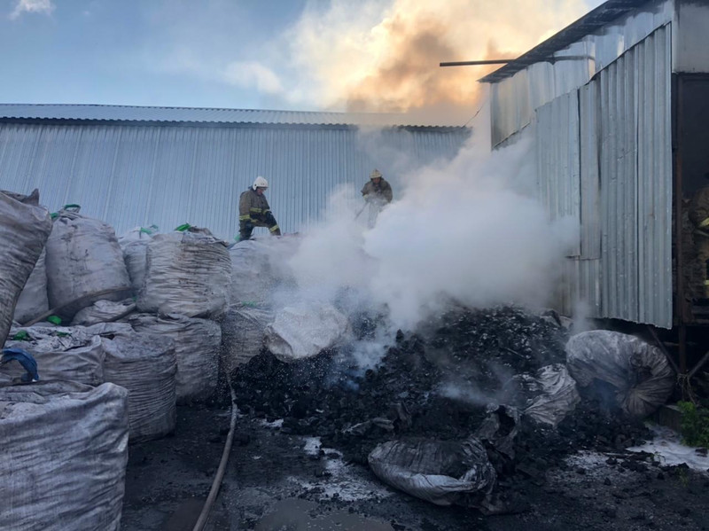 Рано утром в Каменске-Уральском в одном из гаражей горел уголь