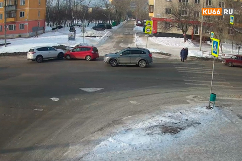 В ДТП по улице Кунавина в Каменске-Уральском, где столкнулись Toyota и Hyundai. У ГИБДД свое мнение