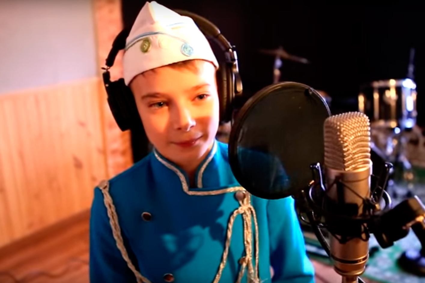 «Давайте не будем спешить». Юные дорожные инспекторы из Каменска-Уральского снялись в клипе ко Дню ГИБДД