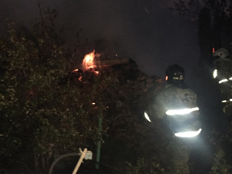 В коллективном саду в Каменском районе вечером в субботу сгорел садовый дом В коллективном саду в Каменском районе вечером в субботу сгорел садовый дом