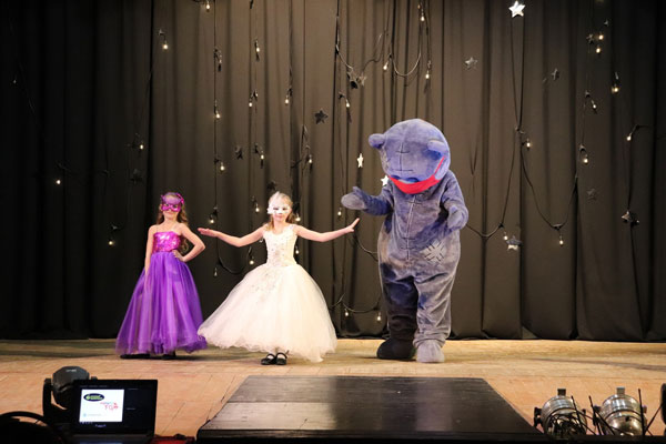 Первоклассные девчонки встретятся на осеннем балу в ДК «Современник»