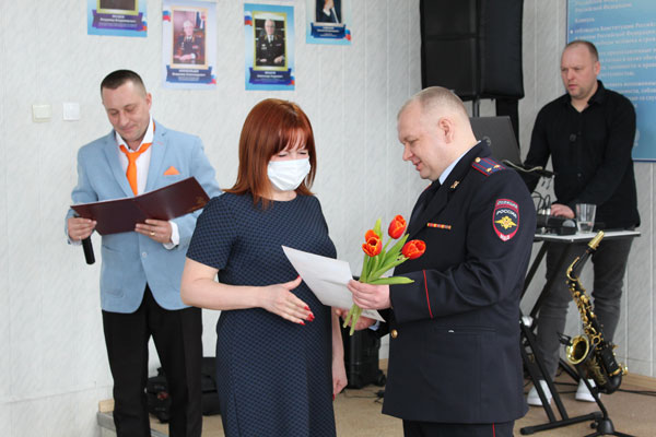 Правоохранители поздравили женский коллектив с 8 Марта!