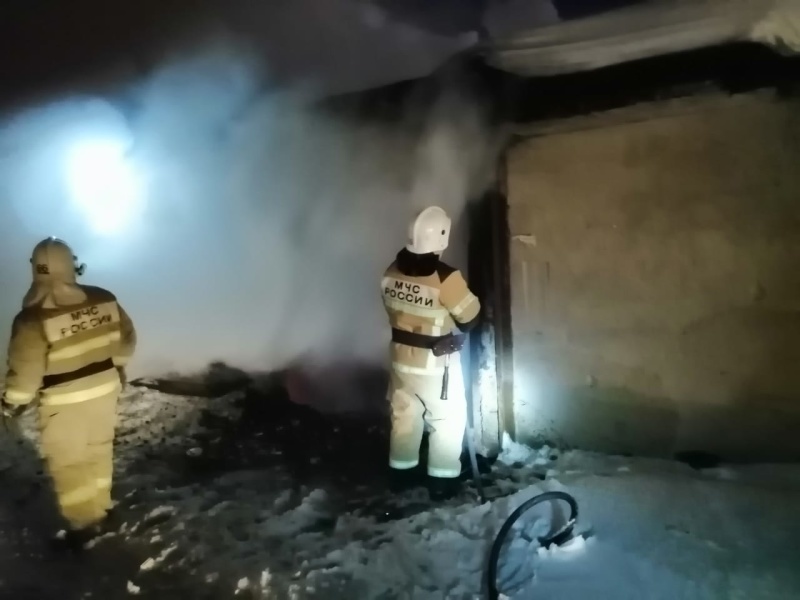 Накануне вечером в Каменске-Уральском сгорел гараж