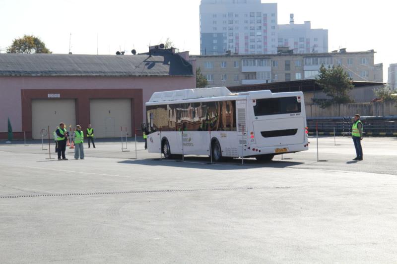 Не прольёт ни капли: как водители автобусов боролись за звание самого назвали лучших водителей автобусов Свердловской области | Лучших водителей автобусов выбрали на конкурсе профмастерства в Свердловской области