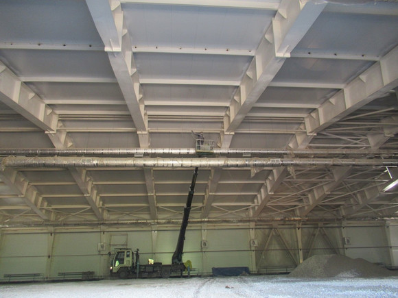 Областной чиновник, курирующий строительство крытого катка в Каменске-Уральском, приехал снова: увиденным вместе с мэром Шмыковым доволен