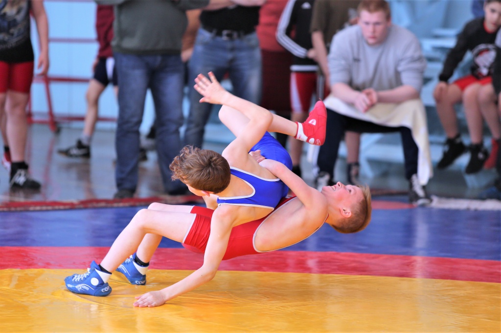 Спортсмены из Каменска-Уральского приняли участие в турнире по греко-римской борьбе в Нижнем Тагиле, попав на третью ступень пьедестала