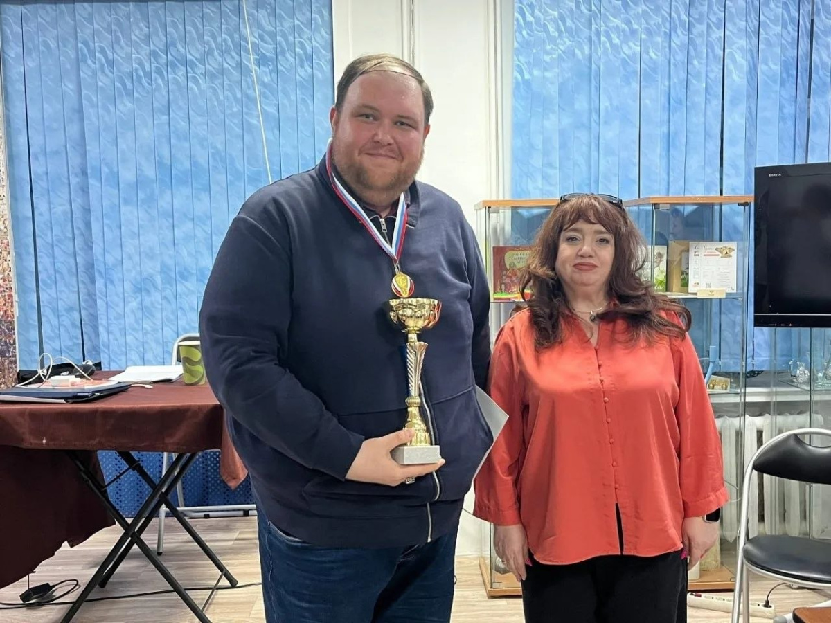 Учитель из Каменска-Уральского выиграл шахматный турнир и вышел в финал в Москве | Учитель из Каменска-Уральского стал победителем шахматного турнира