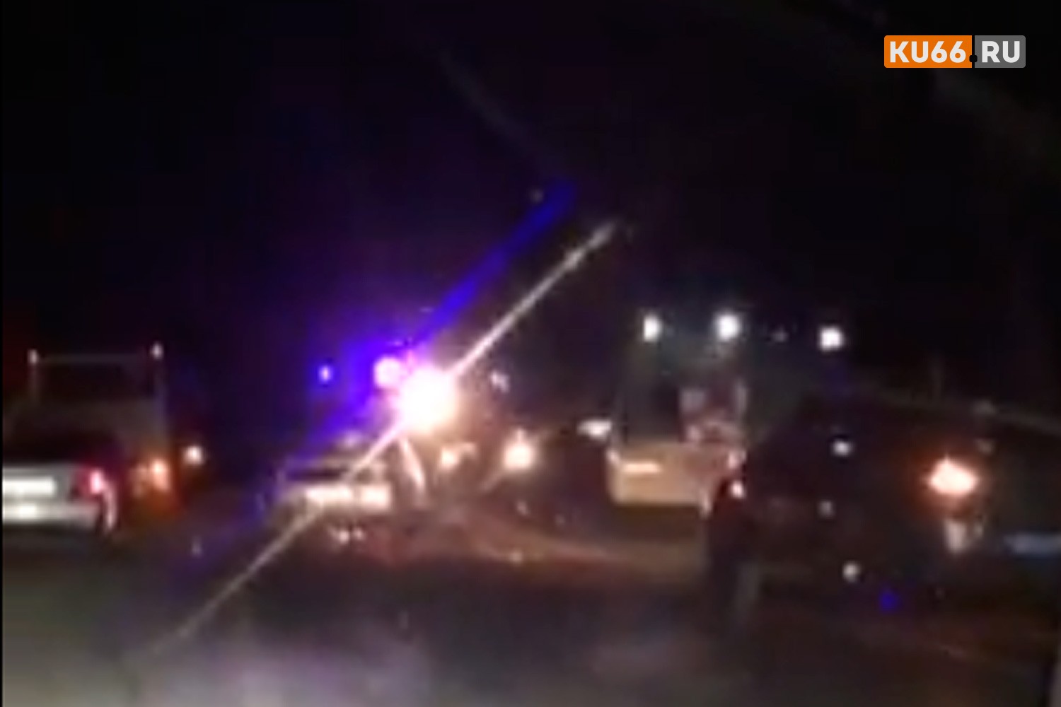 «Железный замес» на въезде в Каменск-Уральский: лоб в лоб здесь столкнулись ВАЗ-2110 и кроссовер Mazda. Водителя «десятки» увезли в больницу