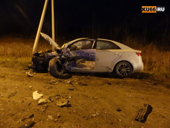 На трассе под Каменском-Уральским лоб в лоб столкнулись два автомобиля. Пострадал несовершеннолетний пассажир. ФОТО, ВИДЕО