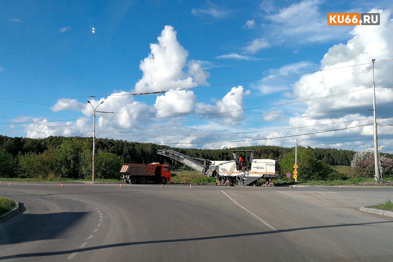 Где в Каменске-Уральском в эти дни ездить проблематично? Дорожники снимают старое полотно на улицах, готовясь менять его на новый асфальт