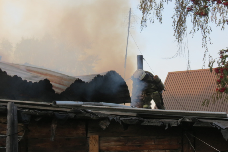 Субботним вечером в Каменске-Уральском сгорела баня
