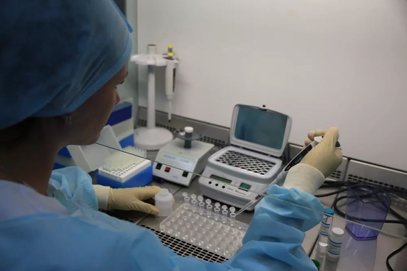 Мэр Алексей Шмыков попросил у предпринимателей денег на аппарат для санэпидемиологов, чтобы выявлять коронавирус. Они выделили 3 млн рублей