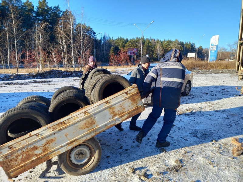 Каменск-Уральский избавился от старых шин: в городе прошла экоакция «Двор без покрышек» | В Каменске-Уральском прошла экоакция «Двор без покрышек»