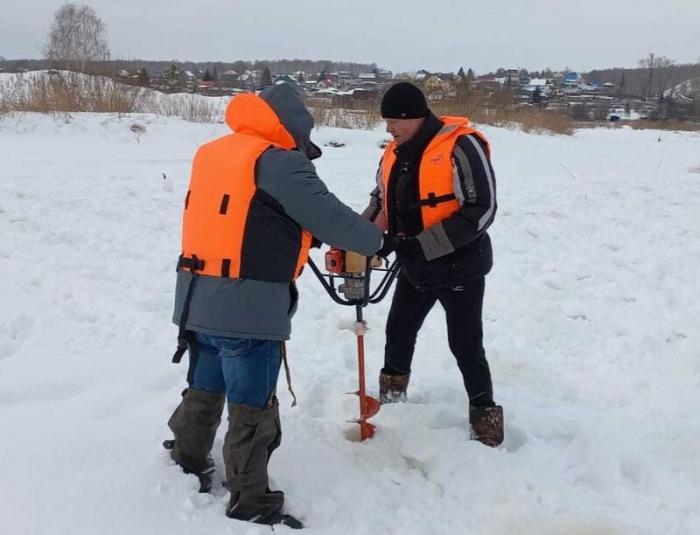 Пробурили 338 лунок: в Каменске-Уральском готовятся к весеннему паводку | В Каменске-Уральском готовятся к весеннему паводку