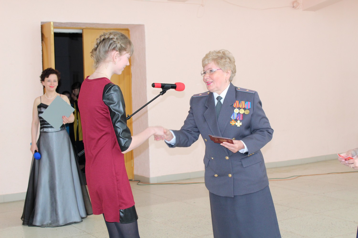 Ветераны органов внутренних дел в Каменске-Уральском приняли участие во вручении юным гражданам первых паспортов