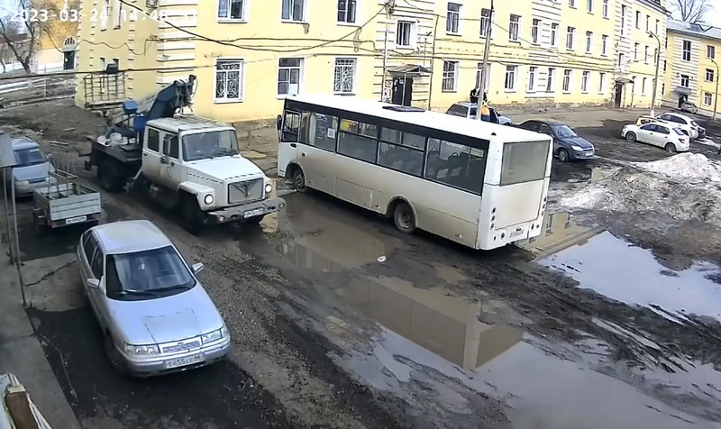 На улице Уральской автовышка повредила газопровод