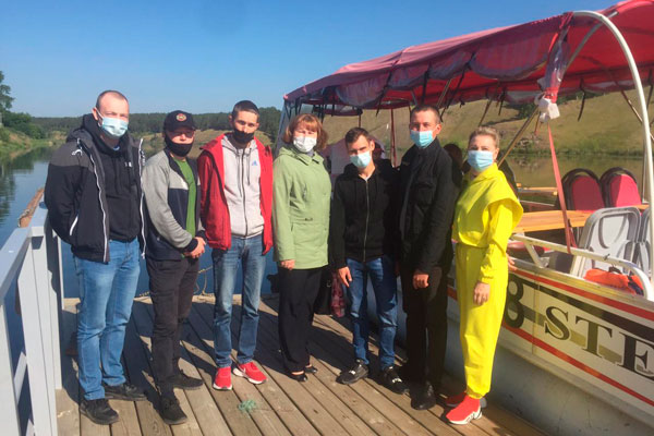 Руководство местного отдела полиции совместно с Общественным советом ко Дню России организовало для стажеров водную экскурсию по реке Исеть