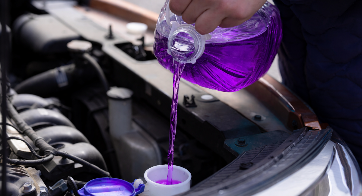 2 капли в омывайку - и лобовое стекло останется чистым до лета: точно есть в вашей ванной