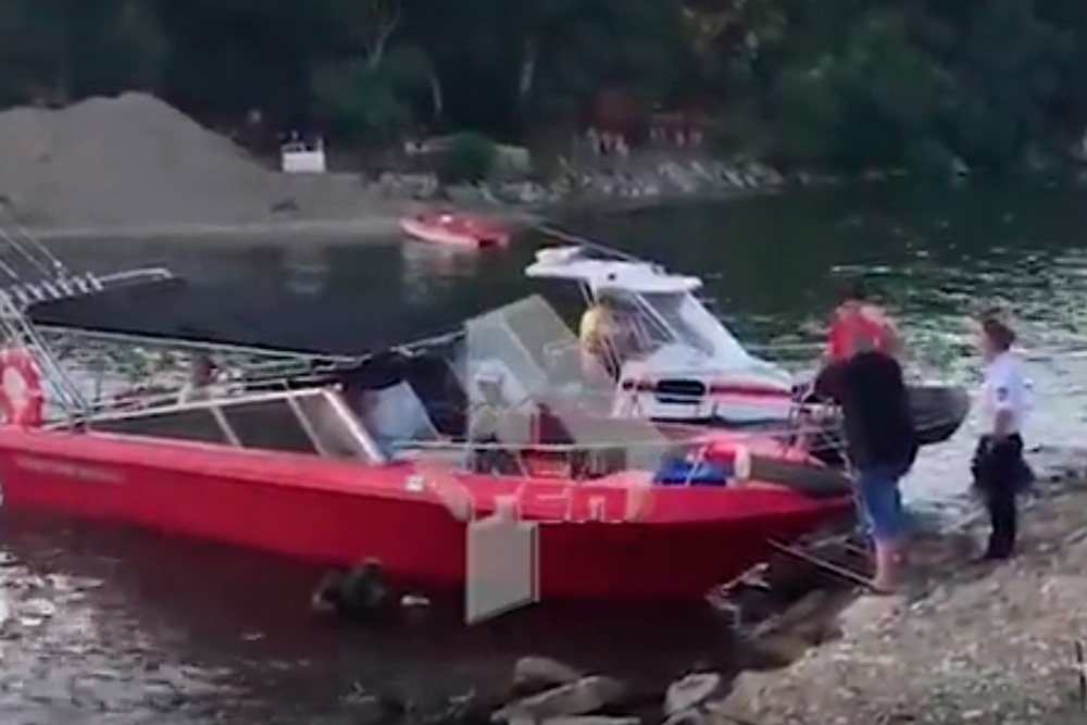 ЧП с катамараном в Черном море обернулось гибелью людей. Видео с места трагедии