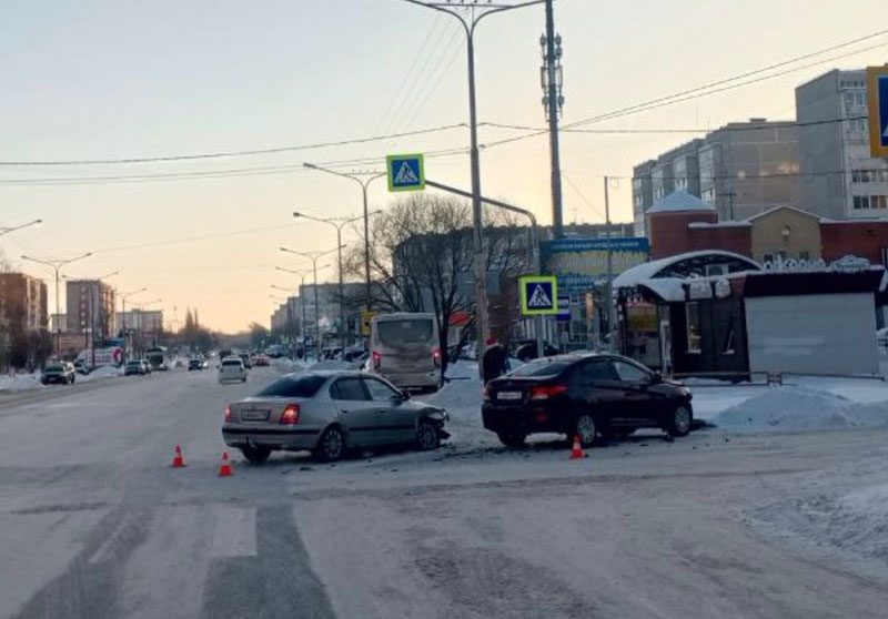 В Каменске-Уральском в ДТП на перекрёстке пострадала пассажирка | В Каменске-Уральском пассажирка пострадала в ДТП 