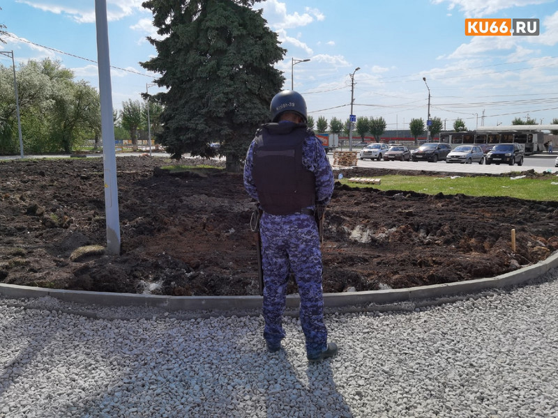 Юность и Олимп заминировали? Жители Каменска-Уральского всполошились из-за обилия силовиков и спасателей. Рассказываем, что происходит Юность и Олимп заминировали? Жители Каменска-Уральского всполошились из-за обилия силовиков и спасателей. Рассказываем, что происходит