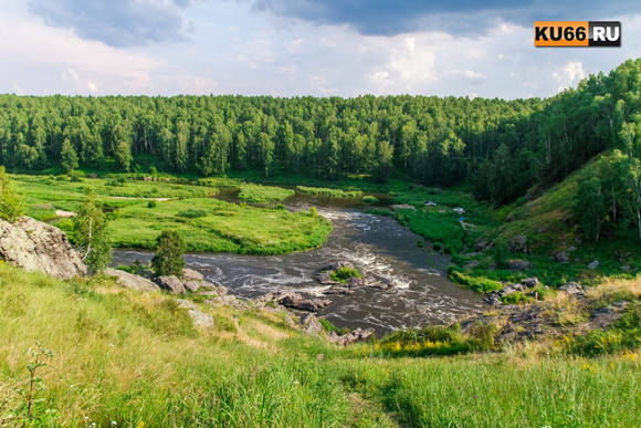 «Люди, вы думаете, туда потом мусоровоз приезжает или санитары леса?» Неравнодушные жители Каменска-Уральского прибрались у порога Ревун