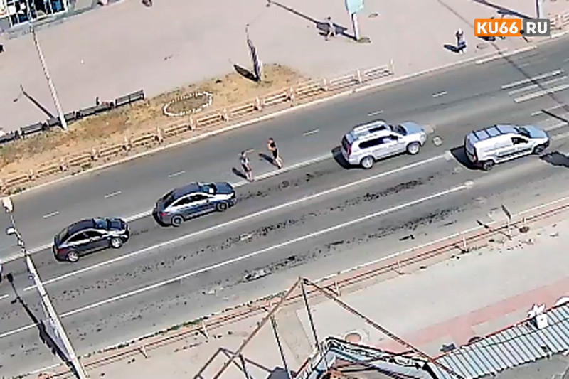 Пострадавший в драке с другим водителем на пр. Победы в Каменске мужчина рассказал в полиции, что у него украли 22 тыс. руб.